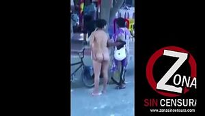 Colombiana desnuda en deject calle