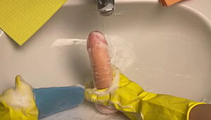 Hot Housewife Washes Dildo Kick the bucket Their way Pussy